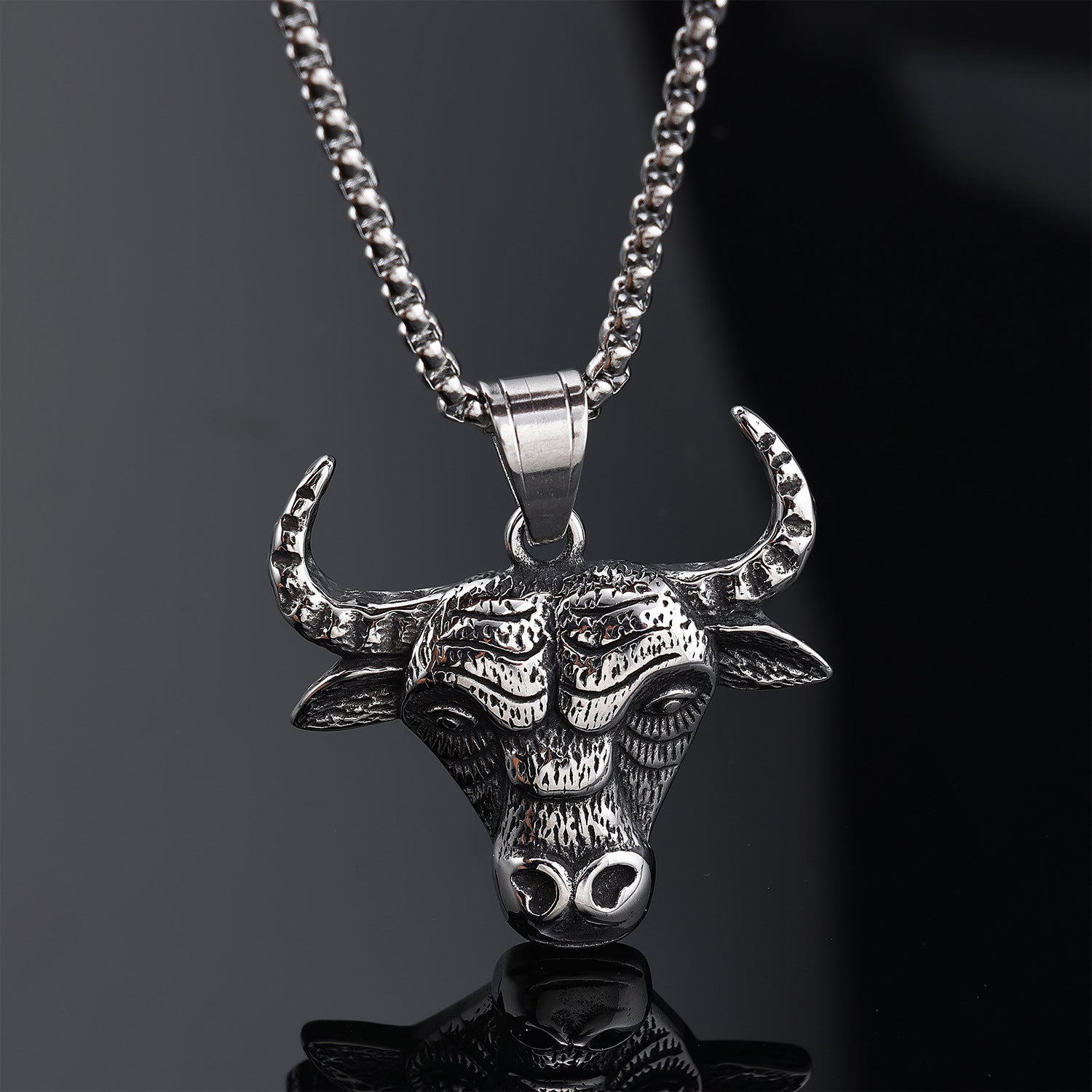 Fashionable Minimalist Retro Designed Alloy Pendant