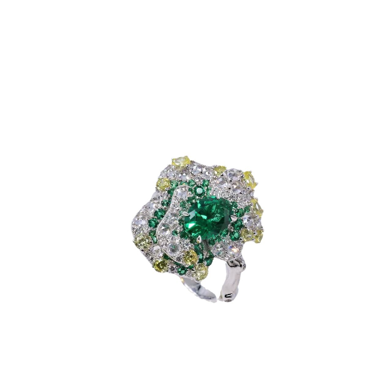 Gradient Emerald Cultivated Gemstone Vintage Ring
