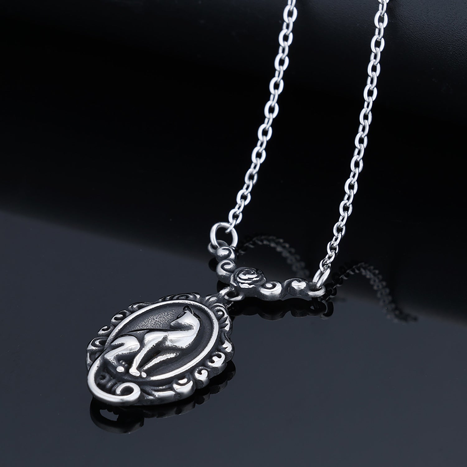 3D Cat Wreath Pendant Necklace In Titanium Steel