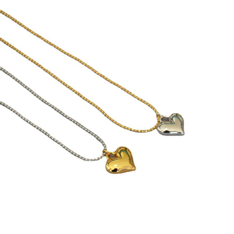 Heart-shaped Pendant Necklace With A Loving Design