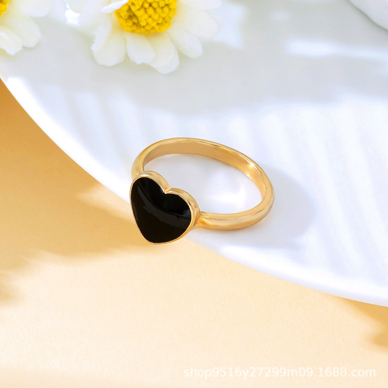 Fashionable And Minimalist Black Heart Ring