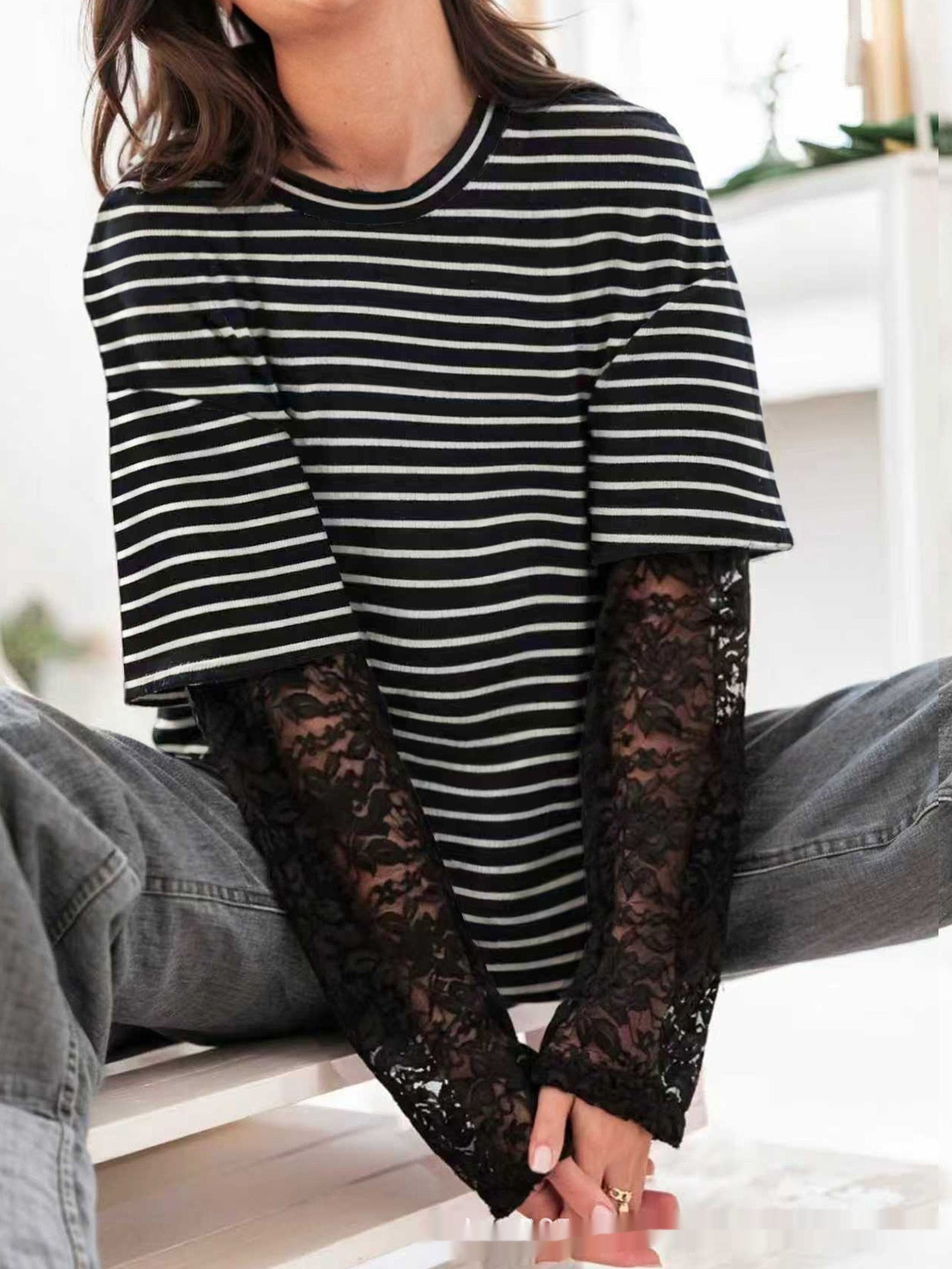 Casual Comfortable And Stylish Lace-panelled Long-sleeve For Commuting