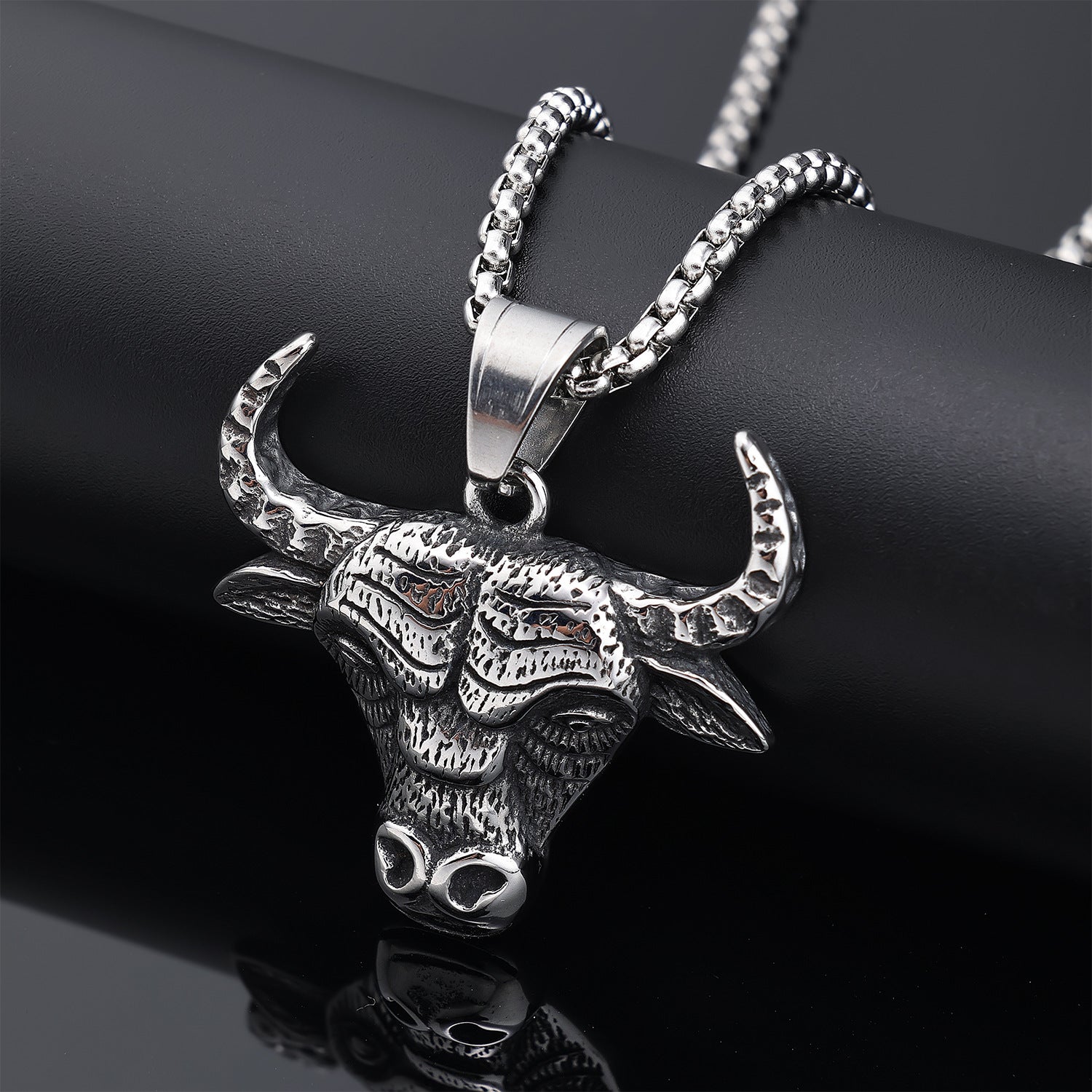 Fashionable Minimalist Retro Designed Alloy Pendant