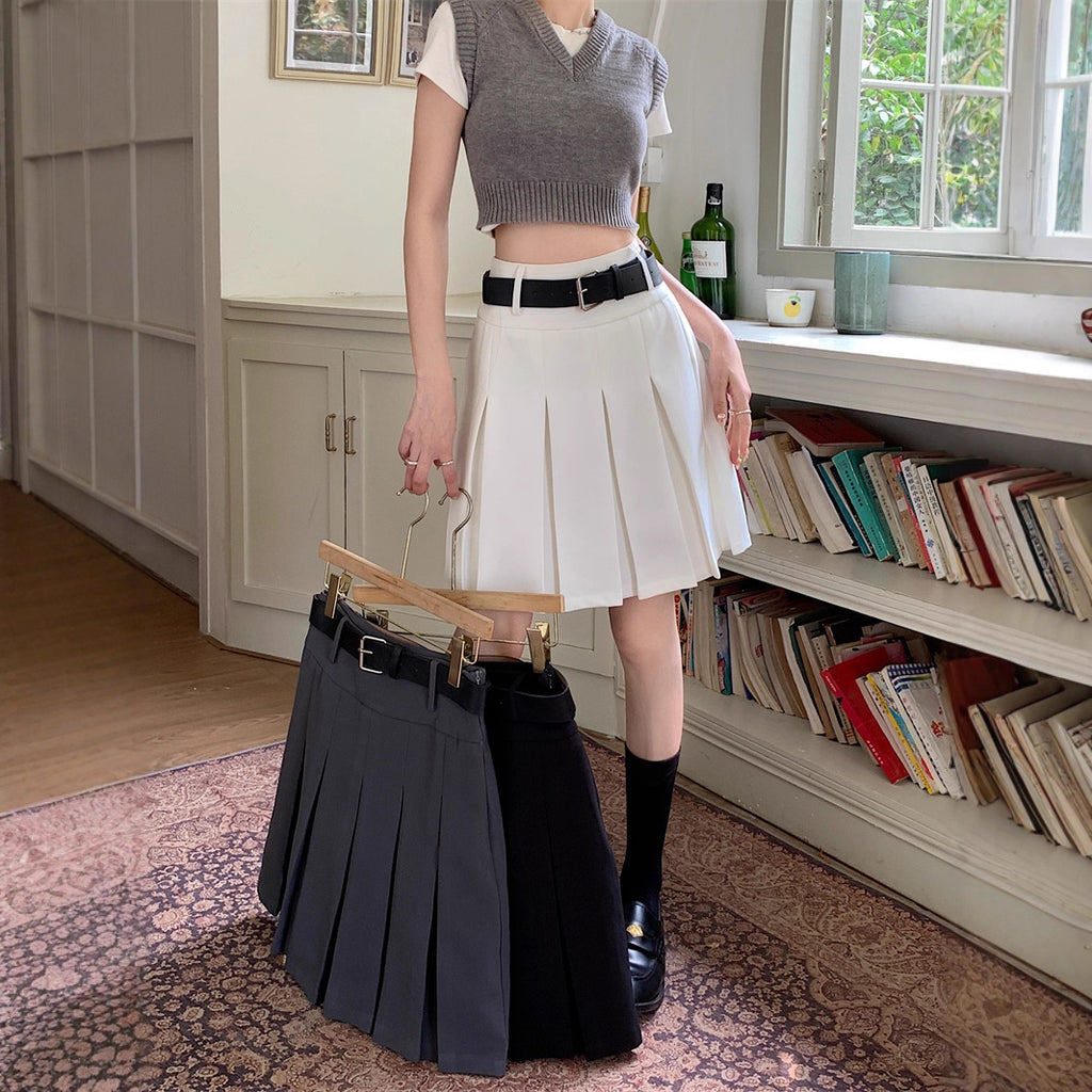 Preppy-style High-waisted Pleated Skirt With A Designer Touch
