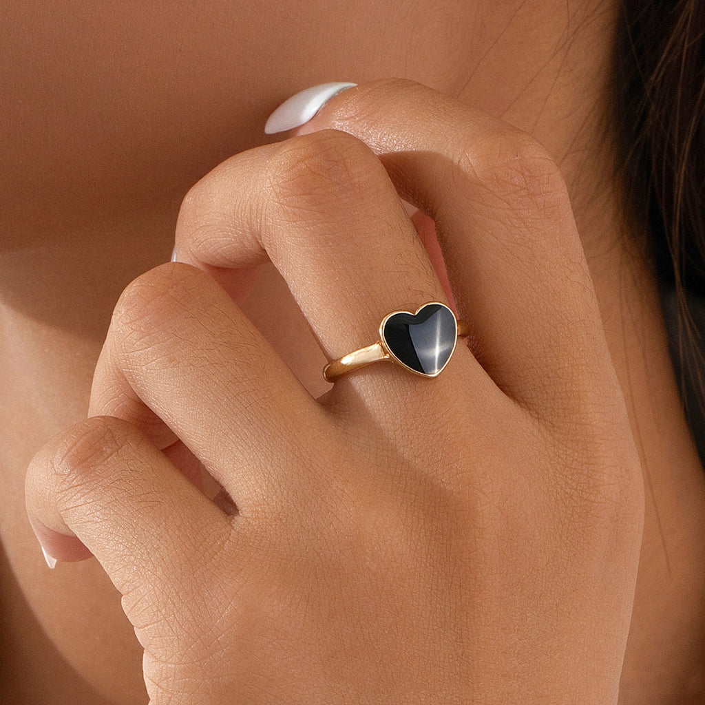 Fashionable And Minimalist Black Heart Ring