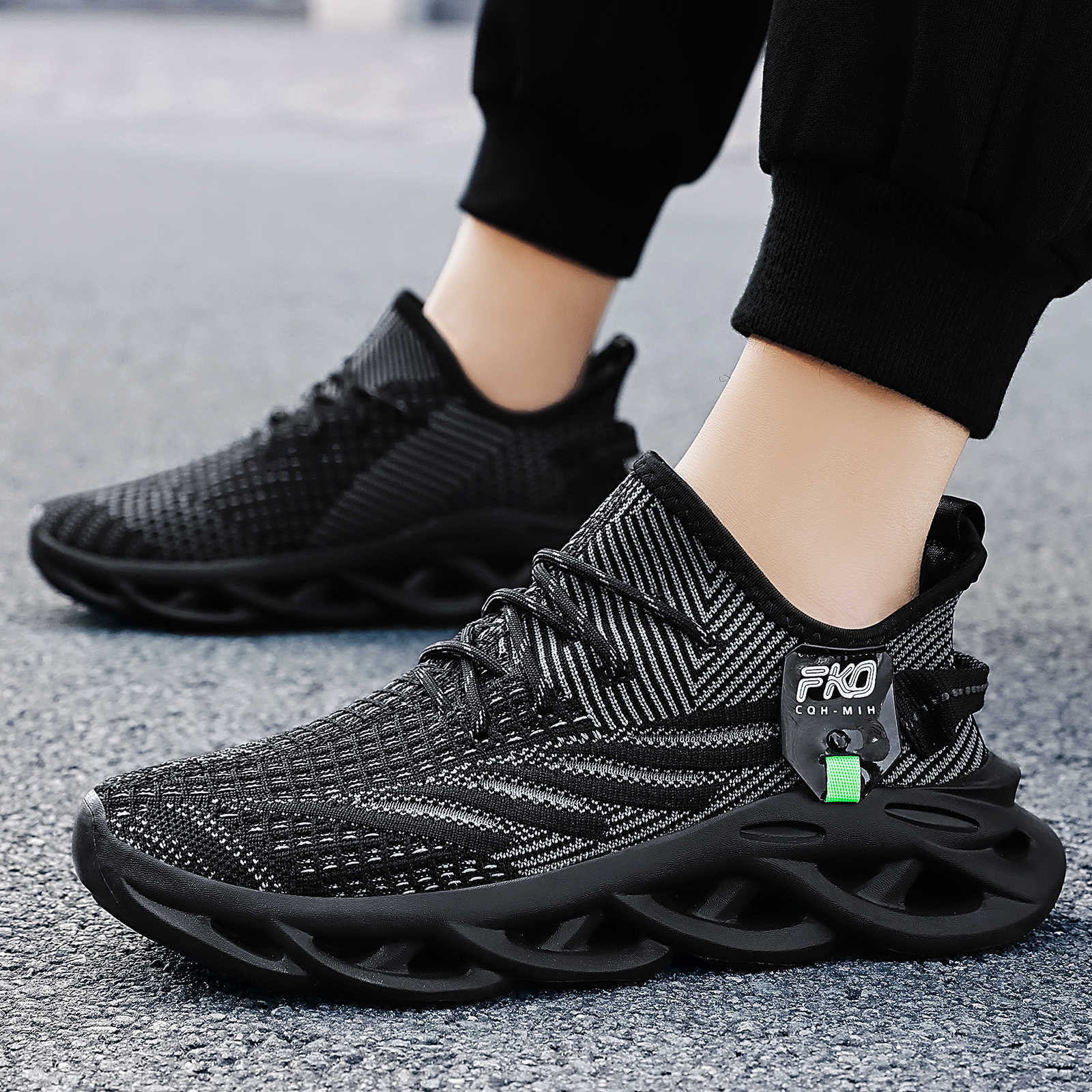 Mens Stylish Versatile Breathable Sneakers With Soft Soles